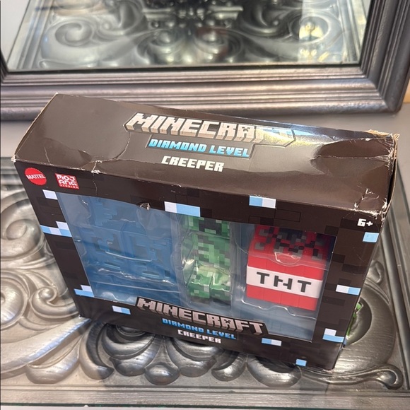 Minecraft Diamond Level Creeper Set - Picture 3 of 6